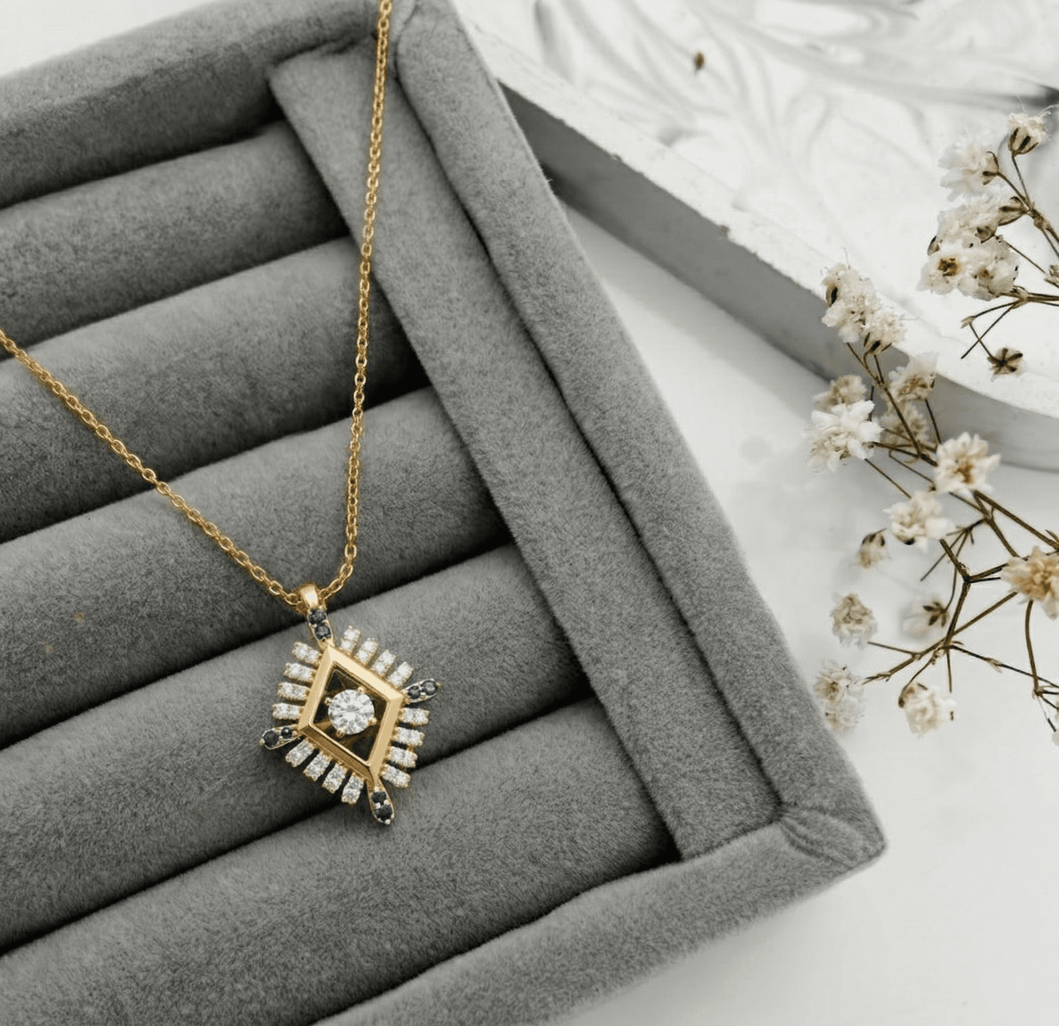 Sparkling Royal Pendant ,