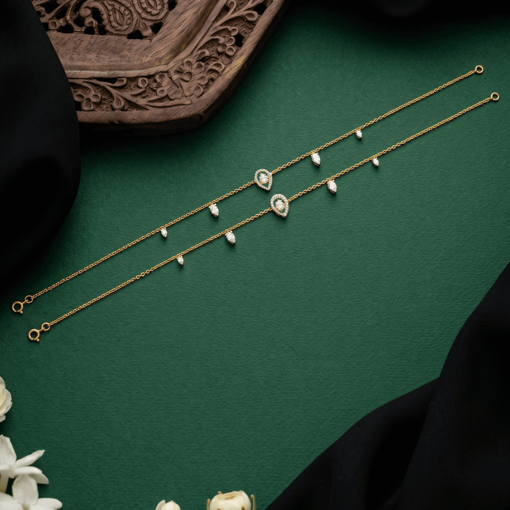 Dainty Teardrop Charm Anklet. ,