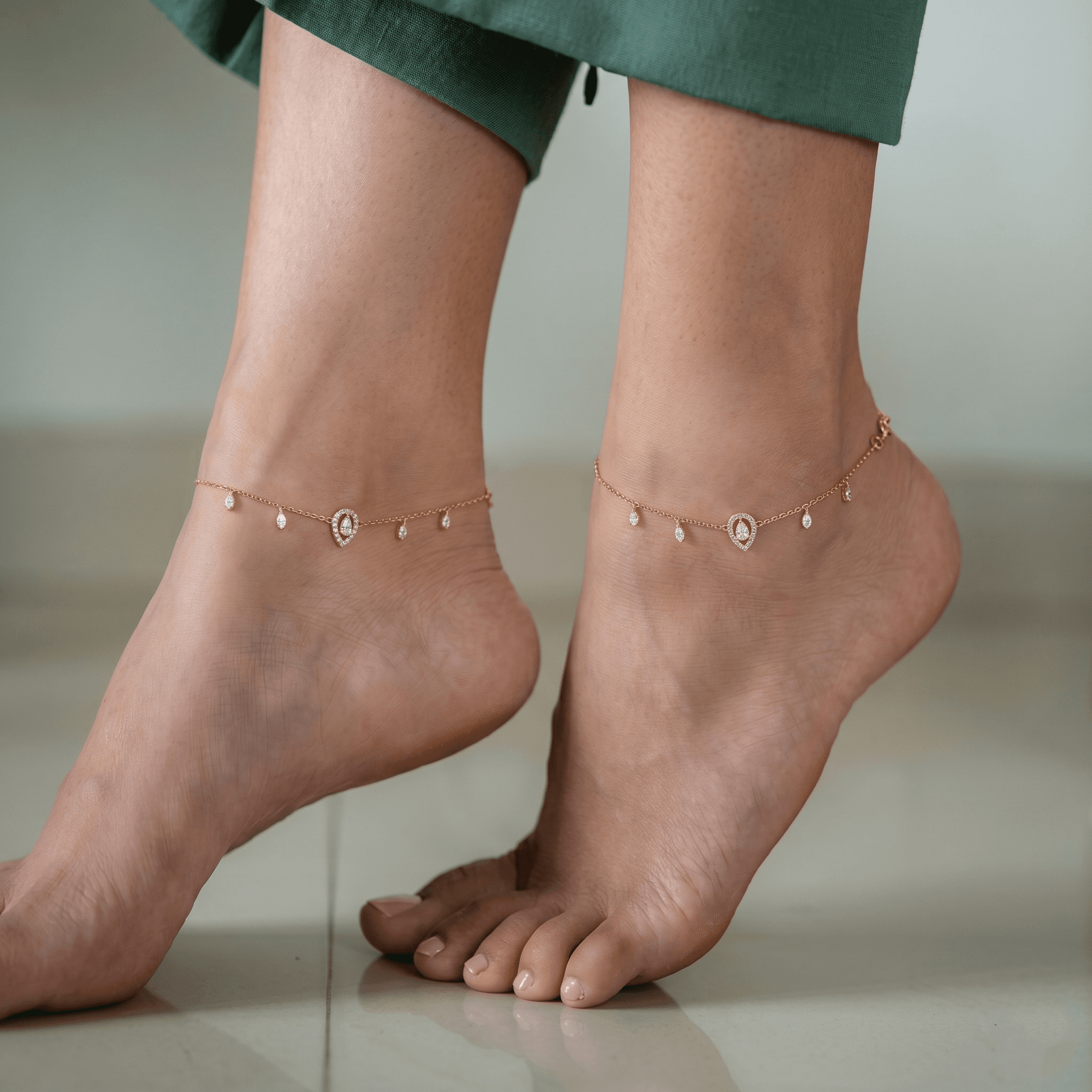Dainty Teardrop Charm Anklet. ,